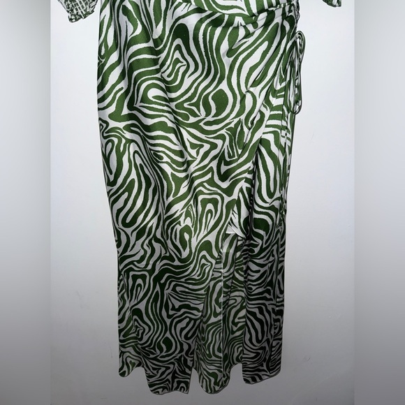 NWOT Cinq a Sept Kacy Green Zebra Print Silky Dress Size 4 - Picture 11 of 13